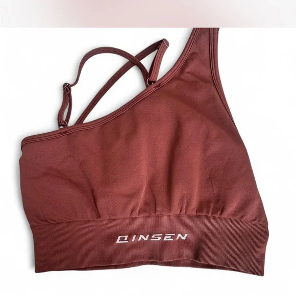 Qinsen Burgundy Sports Bra and Shorts Set - Picture 5 of 6